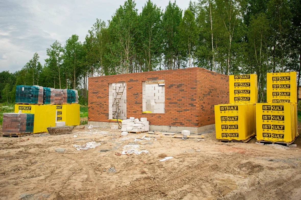 Строительство дома в Мостеце: газобетонные блоки и облицовочный кирпич